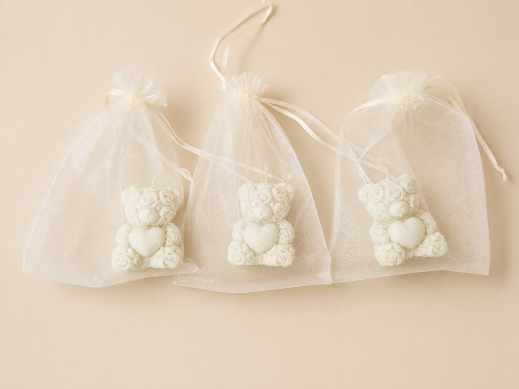 Handgemachte Kerze in Bärchenform - aus Sojawachs - Dekoration - Geschenkidee - Wohndekor - Wachskunst