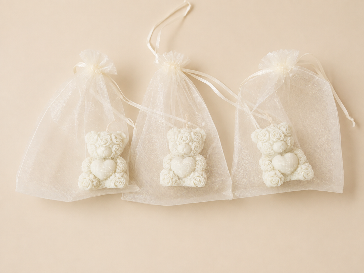 Handgemachte Kerze in Bärchenform - aus Sojawachs - Dekoration - Geschenkidee - Wohndekor - Wachskunst